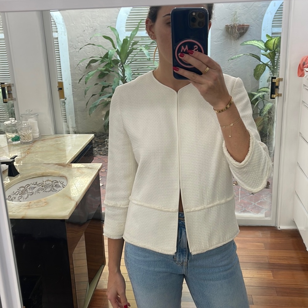 White jacket/top with front closures